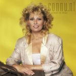 26-10-1988 Bonnie St. Clair at studio in Amsterdam. Photo: Govert de Roos/Connu

[keywords]Half Length, Eyecontact[/keywords]